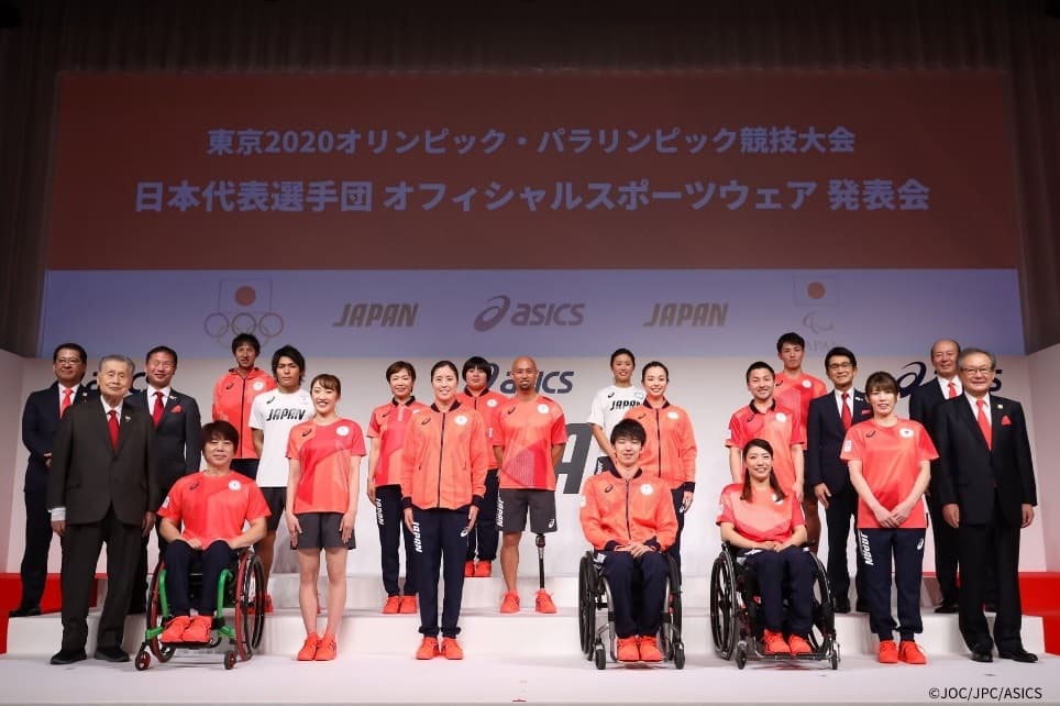 日本代表選手団オフィシャルスポーツウエア発表会。さあ、このウェアを 